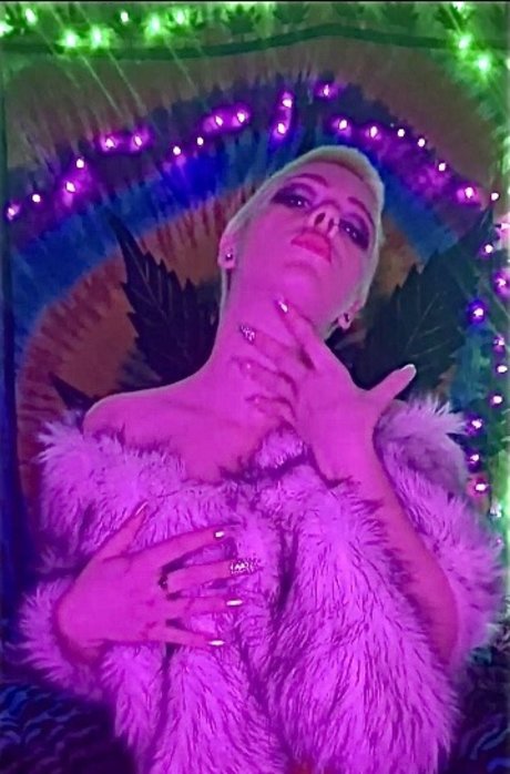 Roxxy Ace sex star pic