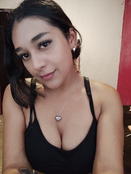 Rouspink model sexy picture