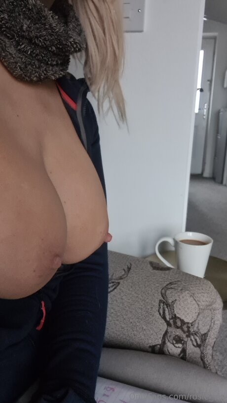 _English Rosie_ naked model galleries