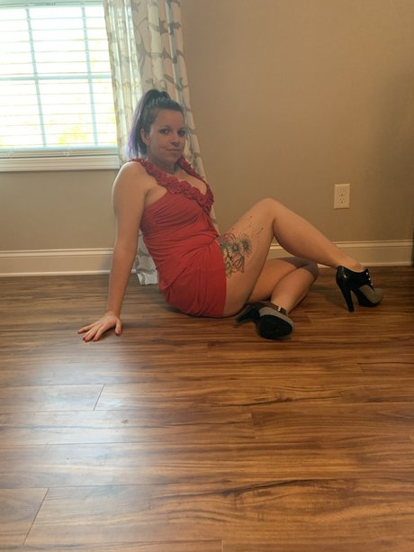 Scarlett Long erotic actress photos