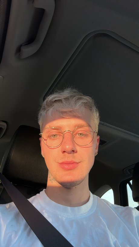 UNHOLY SAINT model nice photos