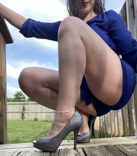 SaffSaysHi naked model archive