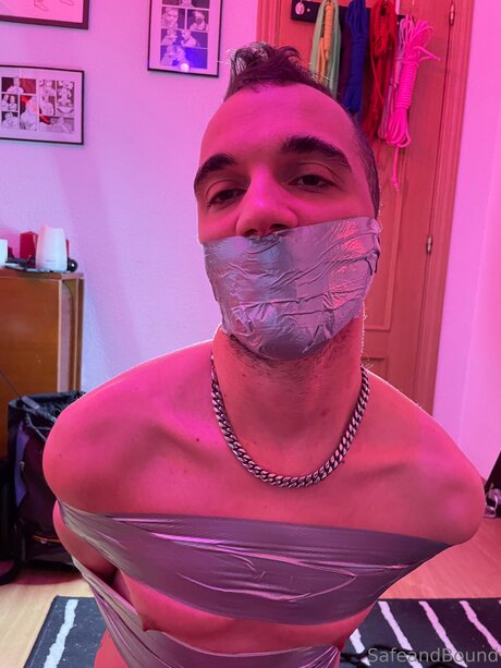 Safe and Bound model hot photo