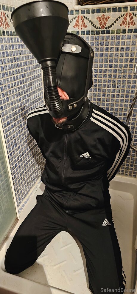 Safe and Bound perfect actress photo