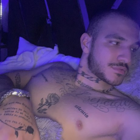 Sadosantos naked pornstar image