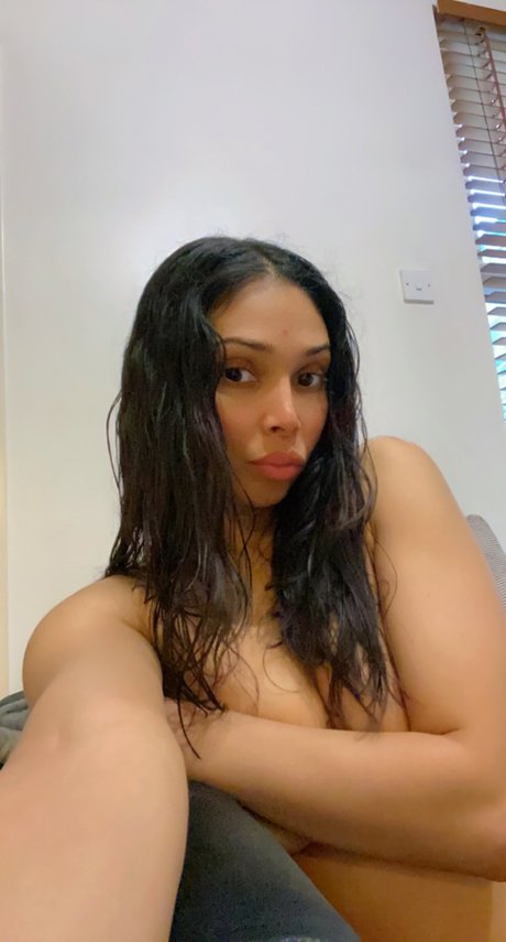 Sacha Summers pretty star photo