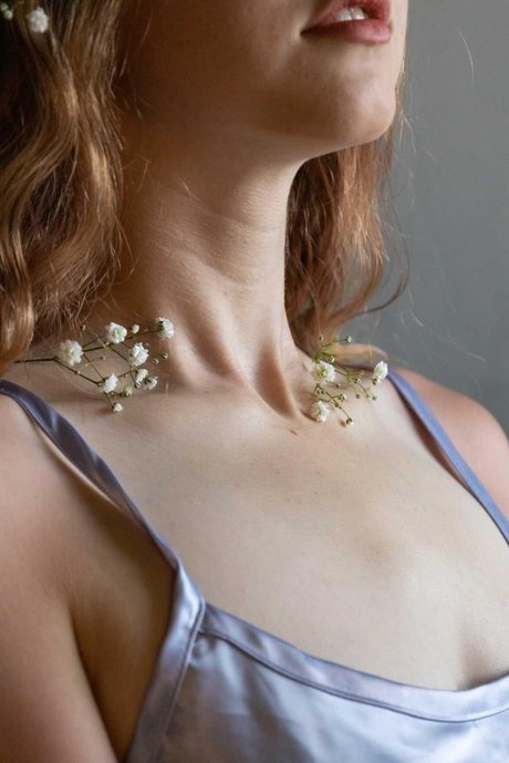 _Sapling_ naked actress pics