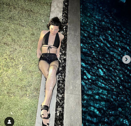 Merve Bolugur nude model galleries