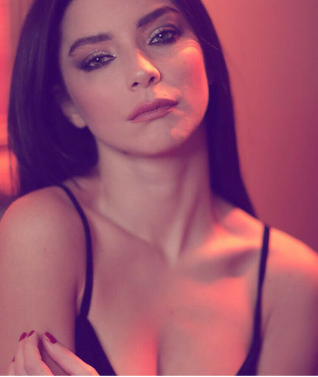 Merve Bolugur star erotic img