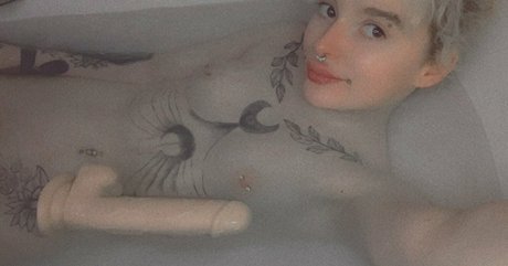 karma luna actress photo