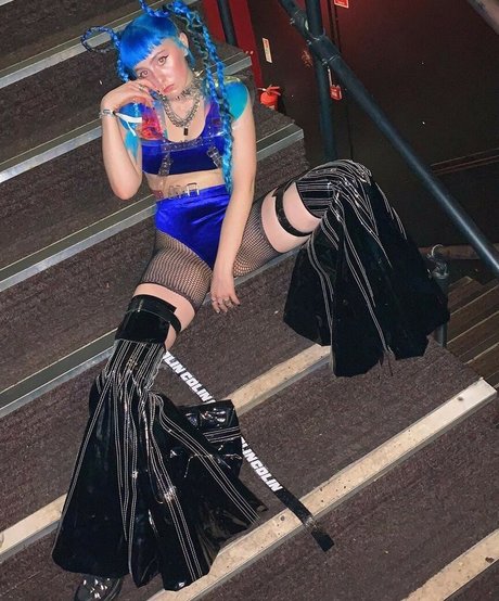 Ashnikko pornstar adult image