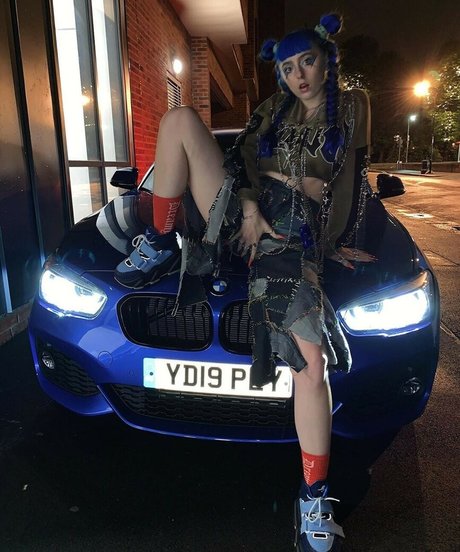 Ashnikko model hot image