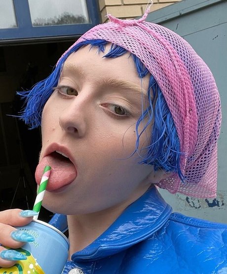 Ashnikko nice actress pictures