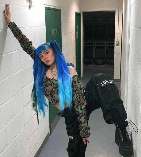 Ashnikko model naked img