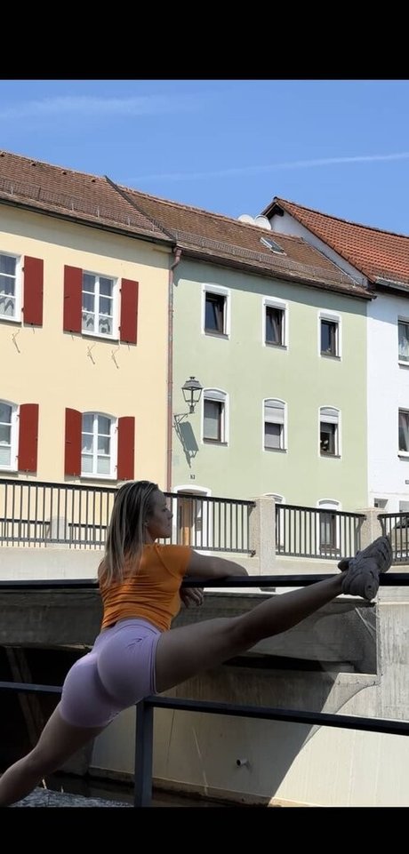 Ellen Akesson star perfect photos