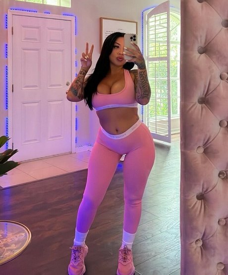 Jennifer Mercado high quality model image