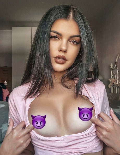 Lara Winter model perfect img