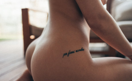 Lara Arluni pornstar hd picture