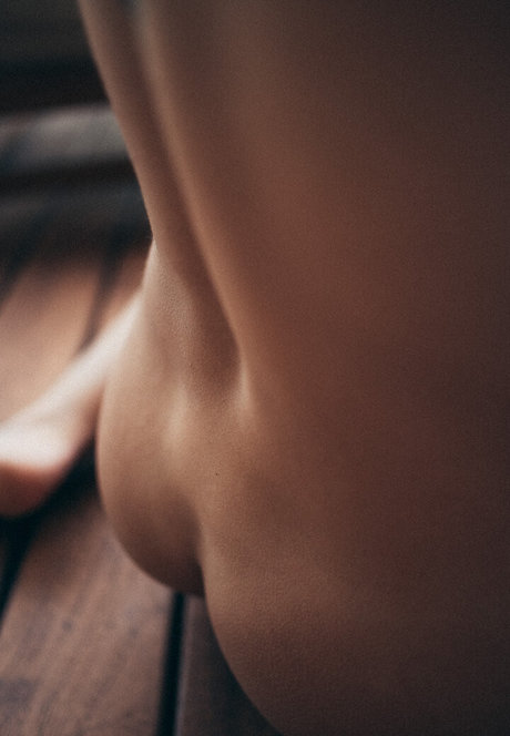 Lara Arluni high quality star picture