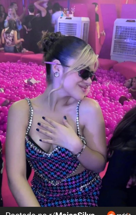 Maisa Silva sexy star img
