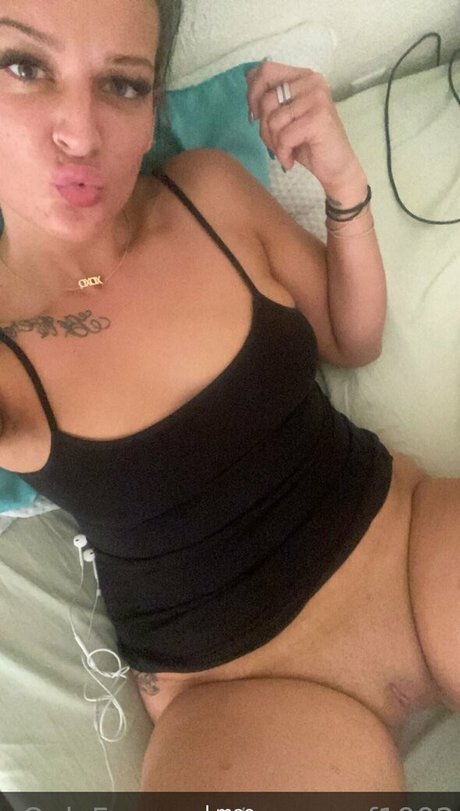 sassyyaf1992 model exclusive pics