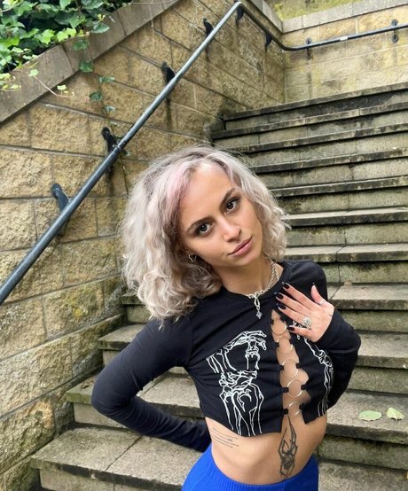 axalrnaed sexy pornstar image