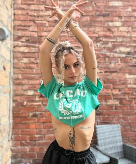 axalrnaed pornographic model photo