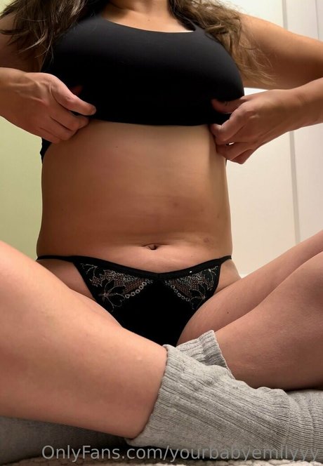 yourbabyemilyyy model sex photos