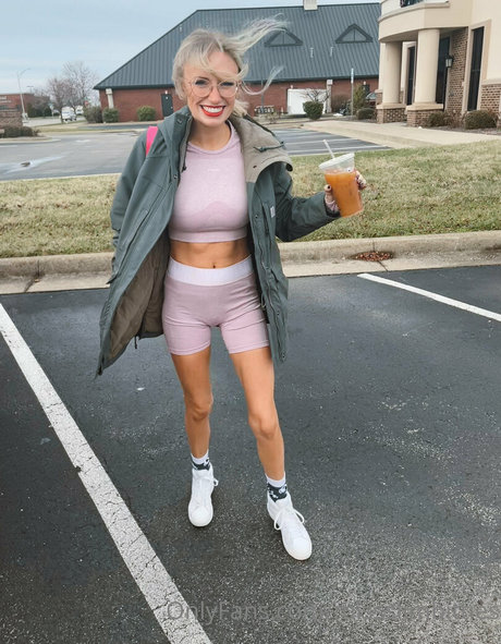 maddymeadows art model gallery