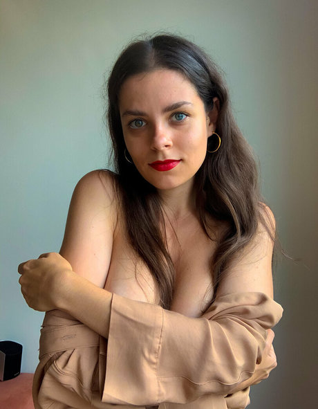 Lenabartos xxx actress galleries