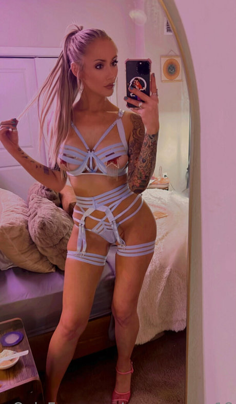 vanessavon18 exclusive model images