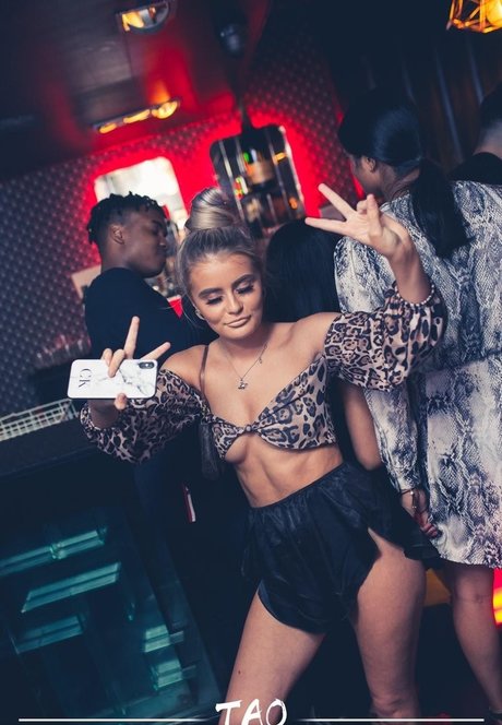 Cat Kivlin model high quality pic