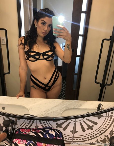 theluckyslut model pornographic photos