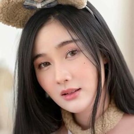 Toolly Nuttanan star top pic