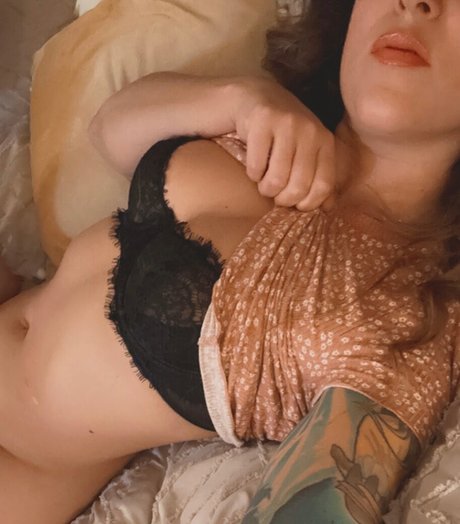 avavette exclusive actress photos