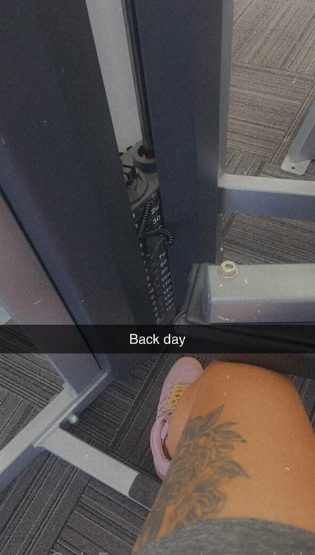 sassysloth art model pic