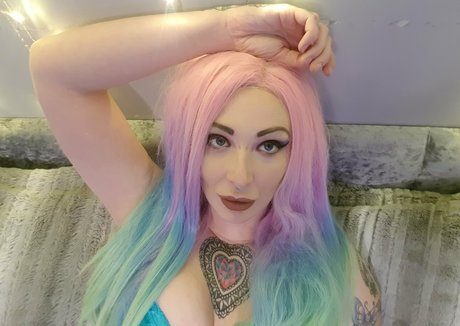 queenrainifree star adult image