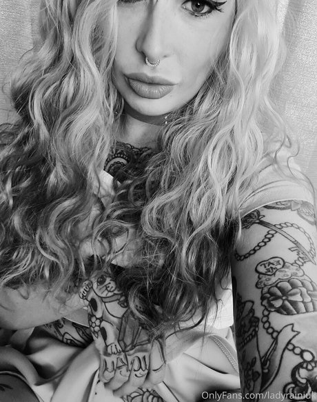 queenrainifree pornstar exclusive pic