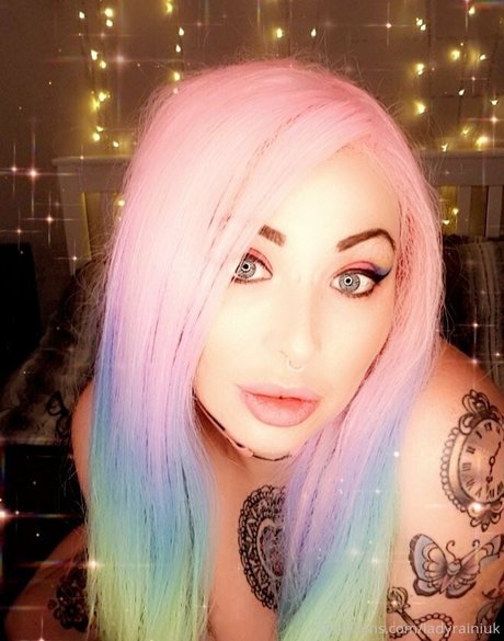 queenrainifree exclusive model pics