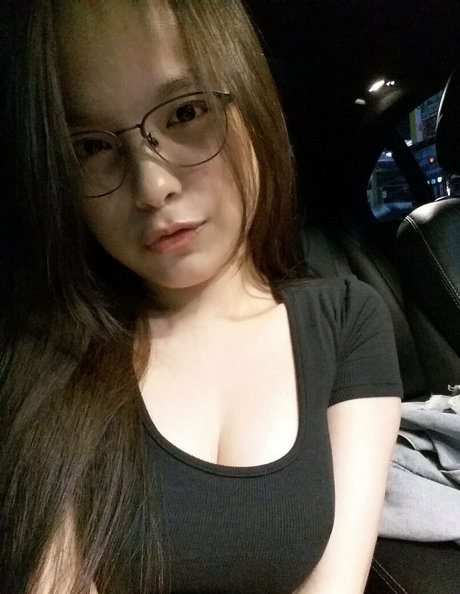 lucy830208 erotic model gallery