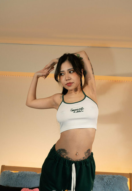 aispage nude actress photos