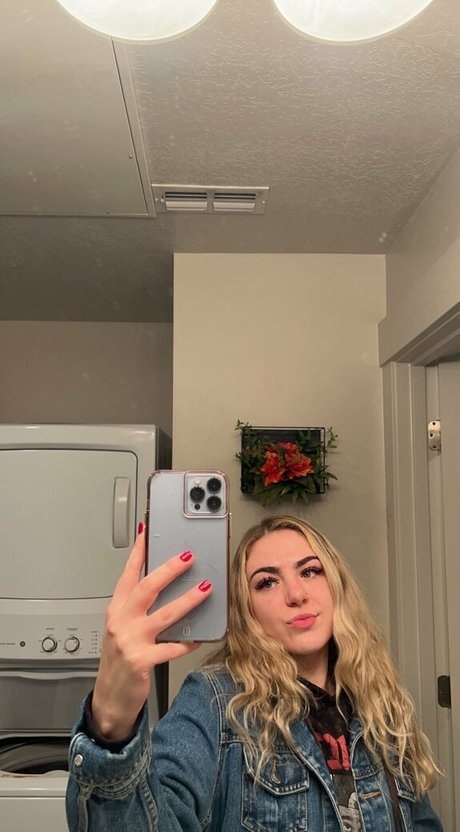 caitlynbabyxx nudes model photos