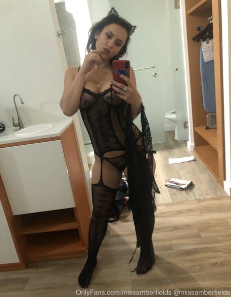 missamberfields model exclusive pic