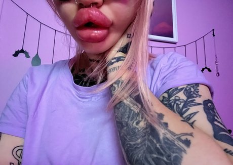 Nasty bimbo model beautiful img