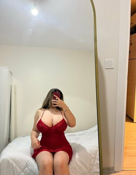 mervedamla star pornographic photos