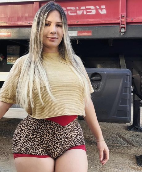 Aline FUtcher Ouriques exclusive actress gallery