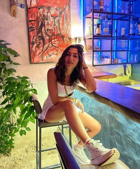 lucielebrn pretty model pictures