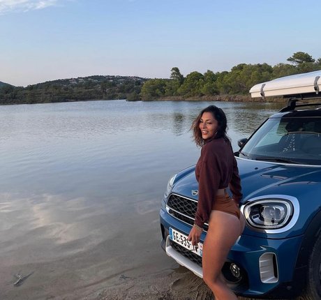 lucielebrn star sexy image