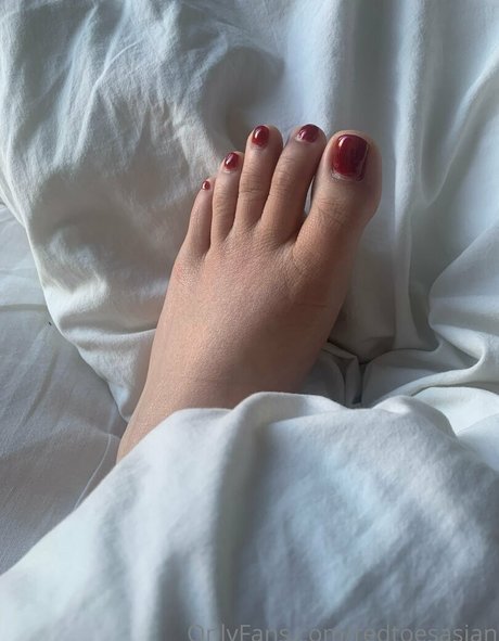 redtoesasian model top photos