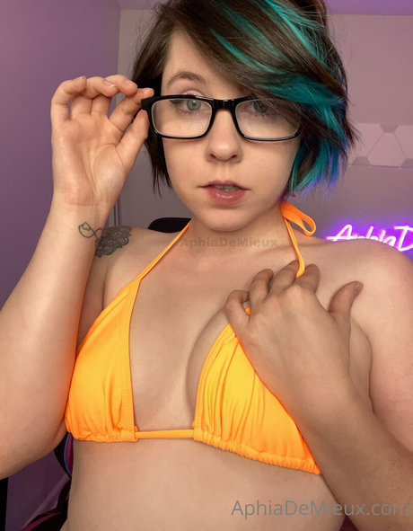 aphiademieuxpublic high quality model pic